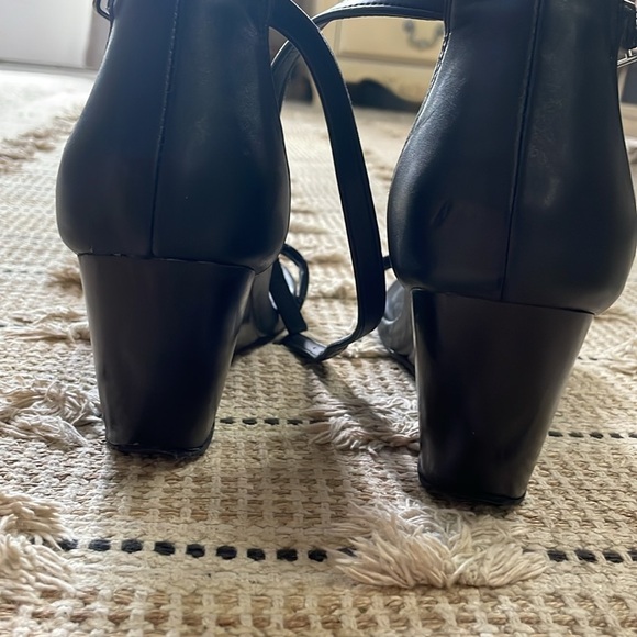 Reaction Kenneth Cole Sandals - Picture 2 of 8